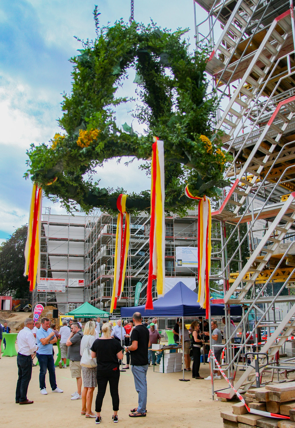 Richtfest an den Tanzenden Häusern